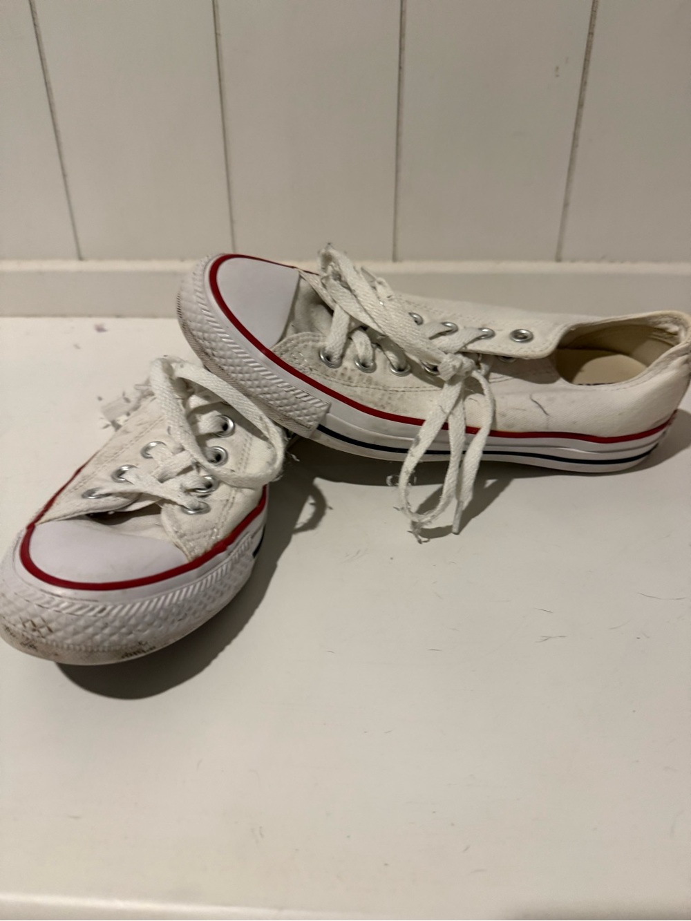 Converse men’s 5 women’s 7 White Canvas Low-Top Sneakers with Red Accent